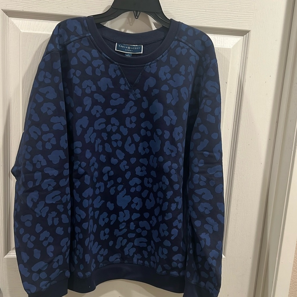 Woman’s crewneck